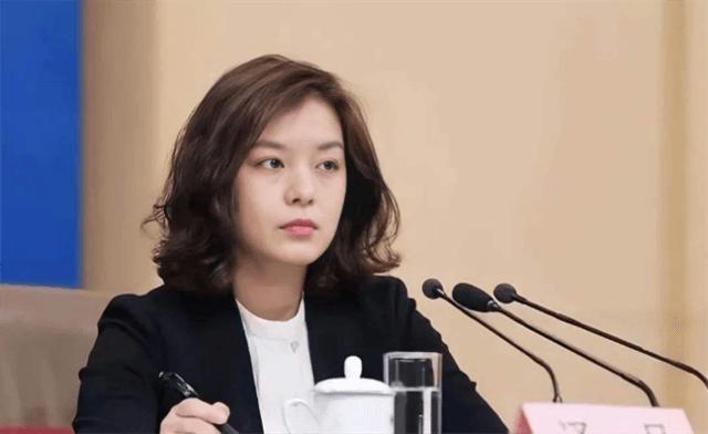 张京：外交部的“冰山女神”，人生履历超牛，私下是甜美爱笑女孩（外交部四大女神之一张京）