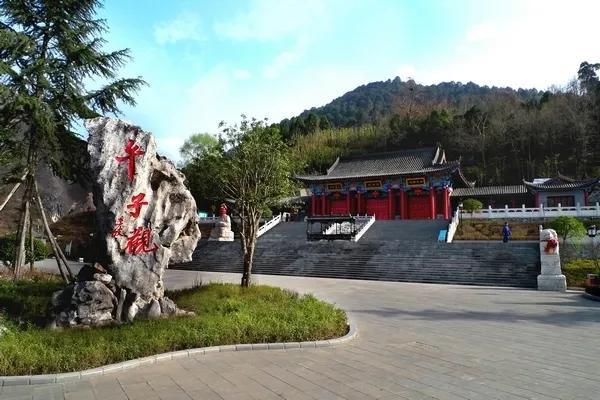 小武当_陕南小华山”“小武当”著称的午子山（小武当是什么山）