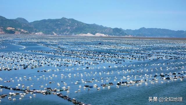 福州市有一个县，县城建在海湾边，修建有4平方公里的高楼住宅区（福州市区占地）