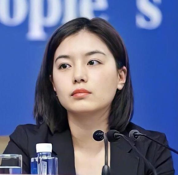张京：中国最美外交官，16分钟临场速译震惊全场，让美国颜面扫地（最美外交翻译官张京视频）