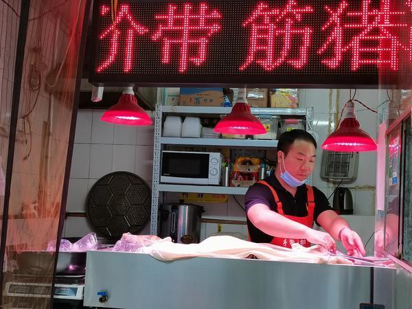 月薪过万的程序员辞职回郑创业开熟食店，经历“洪涝结核”后，仍对未来充满信心