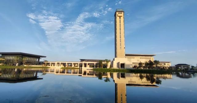 距中心城区约80公里，核工业学院天津校区正式投入使用，占地418亩（核工业大学天津建设项目）