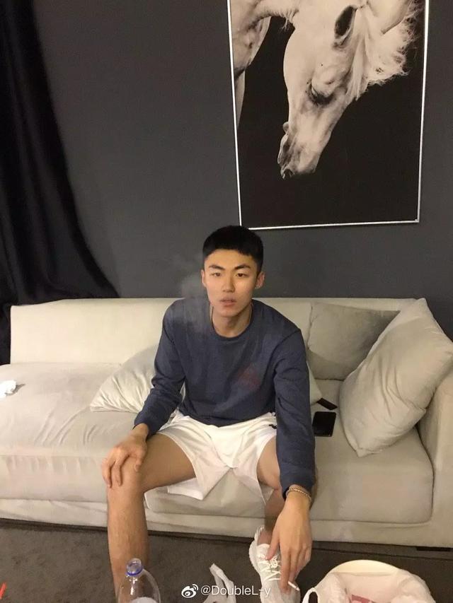 寸头小哥哥到底有多帅？（寸头帅的才是真帅哥）