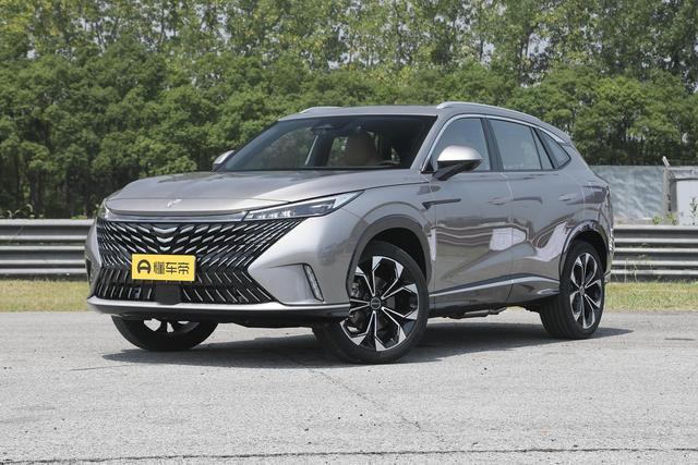 轴距2765mm，综合续航1050km，配27英寸滑移屏，体验荣威eRX5（荣威501KM）