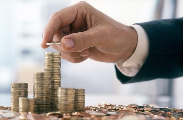 中国天使投资这10年：数量大起大落，但单笔平均金额增长6倍（天使投资的股份占比）
