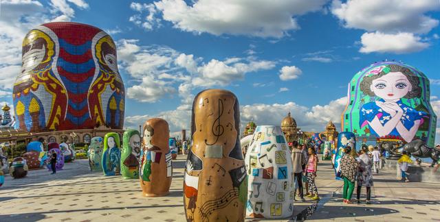 套娃广场_满眼套娃世界，走进全国唯一套娃主题广场，感受浓郁俄罗斯风情（套娃广场俄罗斯风情演艺）