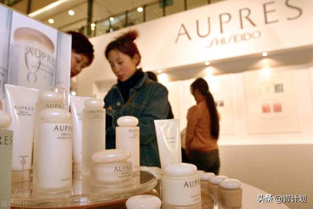 女人买护肤品时，是买一整套还是分开买好？