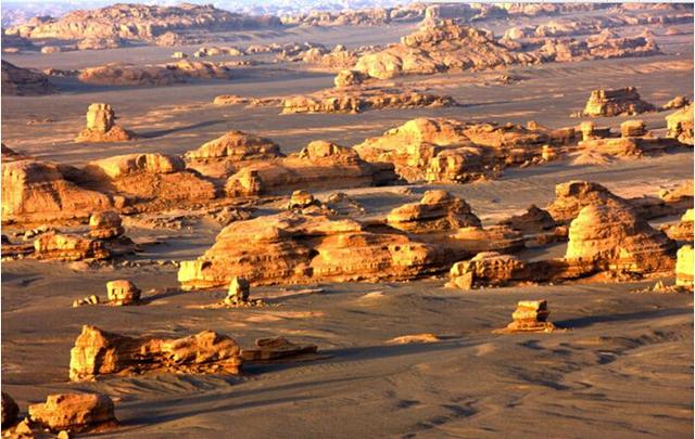 雅丹地貌_敦煌雅丹地貌：数百万年洪水大风塑就的“魔鬼城”（敦煌雅丹魔鬼城海拔）