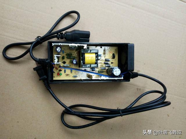 充电器维修_电动车常见故障检修--充电器充电时不转绿灯（电瓶车充电器不转灯故障）