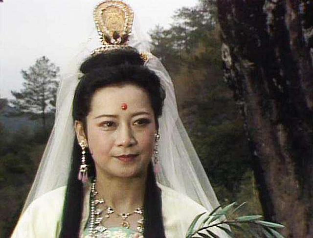 观世音能位列菩萨之首，其实力可见一斑，那她的师傅会是谁？（观世音菩萨地位）