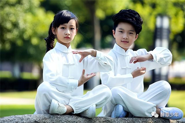 打太极拳，为什么一定要穿太极服？（打太极一定要穿太极服吗）