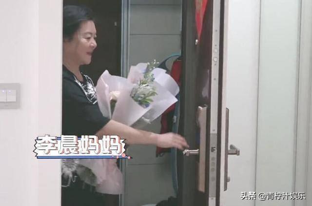 李晨妈出镜朴素温柔，范冰冰错过一个好婆婆，柳岩称李晨是理想型（李晨的媳妇是范冰冰吗）