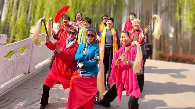 单身90后小伙500元创业，全店一个单品，4年买房买车