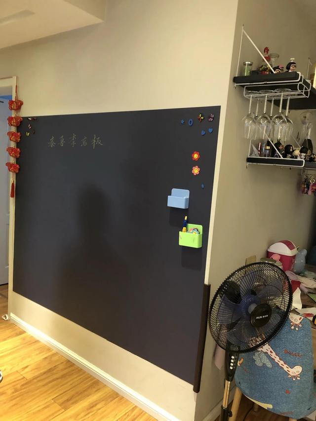水溶性粉笔_以笔绘世界，小孩子的快乐其实很简单（画画是一种快乐）