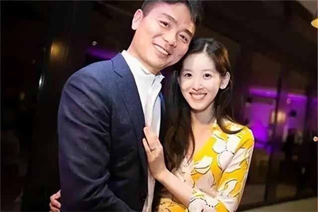 “京东老板”刘强东：把女儿宠成公主，儿子却是他一生的痛（刘强东有女儿）