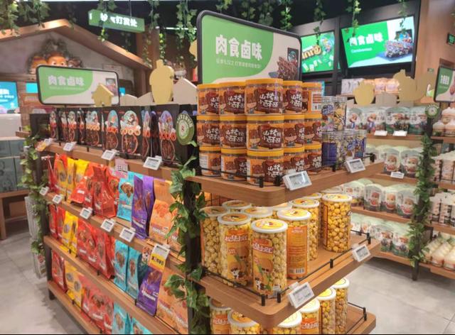 干果加盟店排行榜_零食企业的“突围”战：良品铺子VS三只松鼠（良品铺子和三只松鼠的竞争分析）